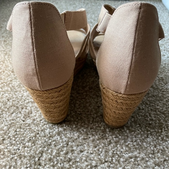 Lauren Ralph Lauren Wedges, Size 10 - Picture 5 of 11